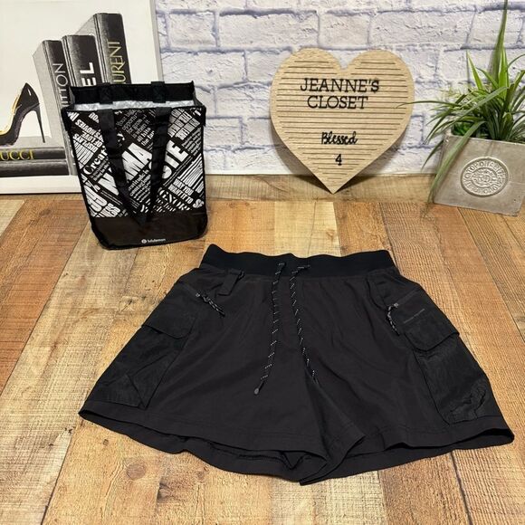 Lululemon Multi-Pocket Cargo High-Rise Hiking Short 5" Size 8 - Picture 1 of 16
